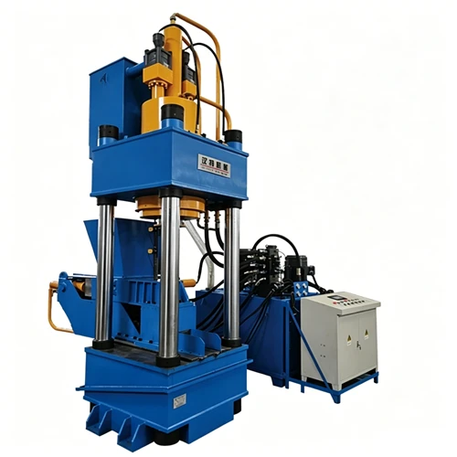 Hydraulisk pressemaskin med fire kolonner